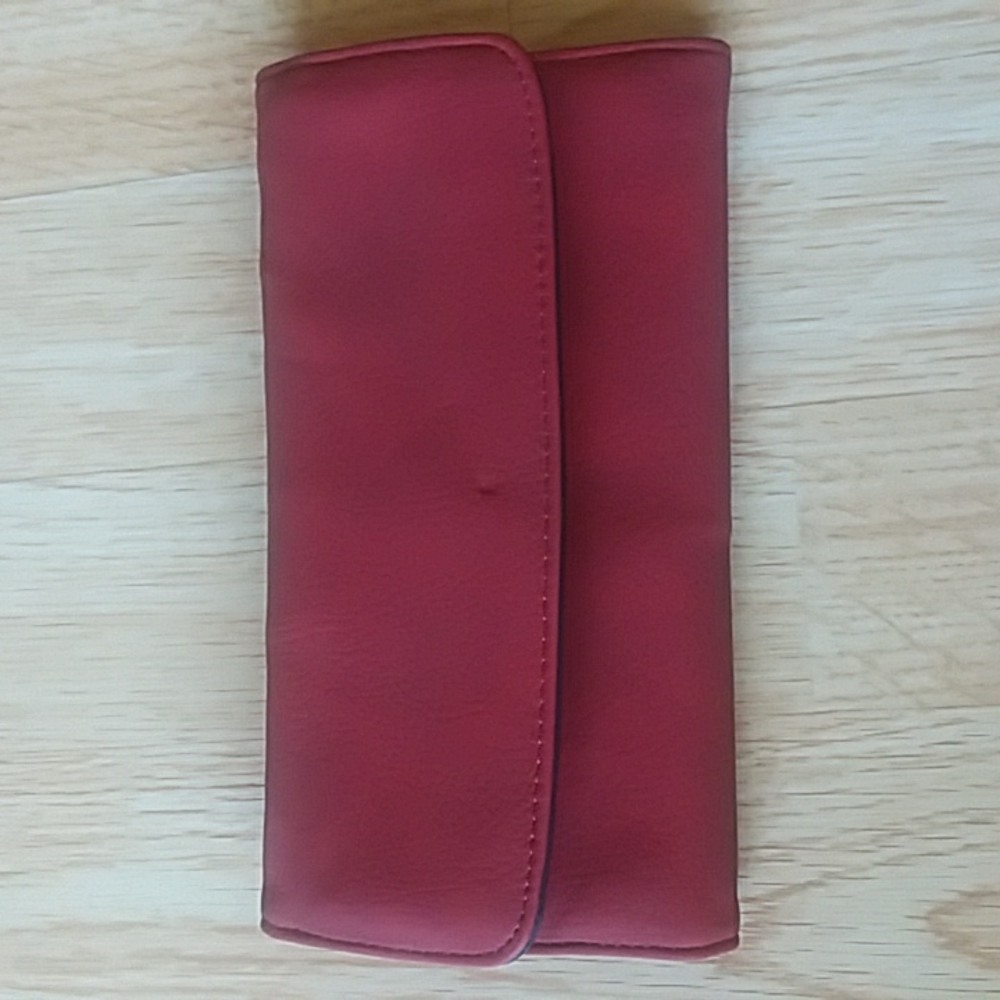 NWOT Mundi leather wallet